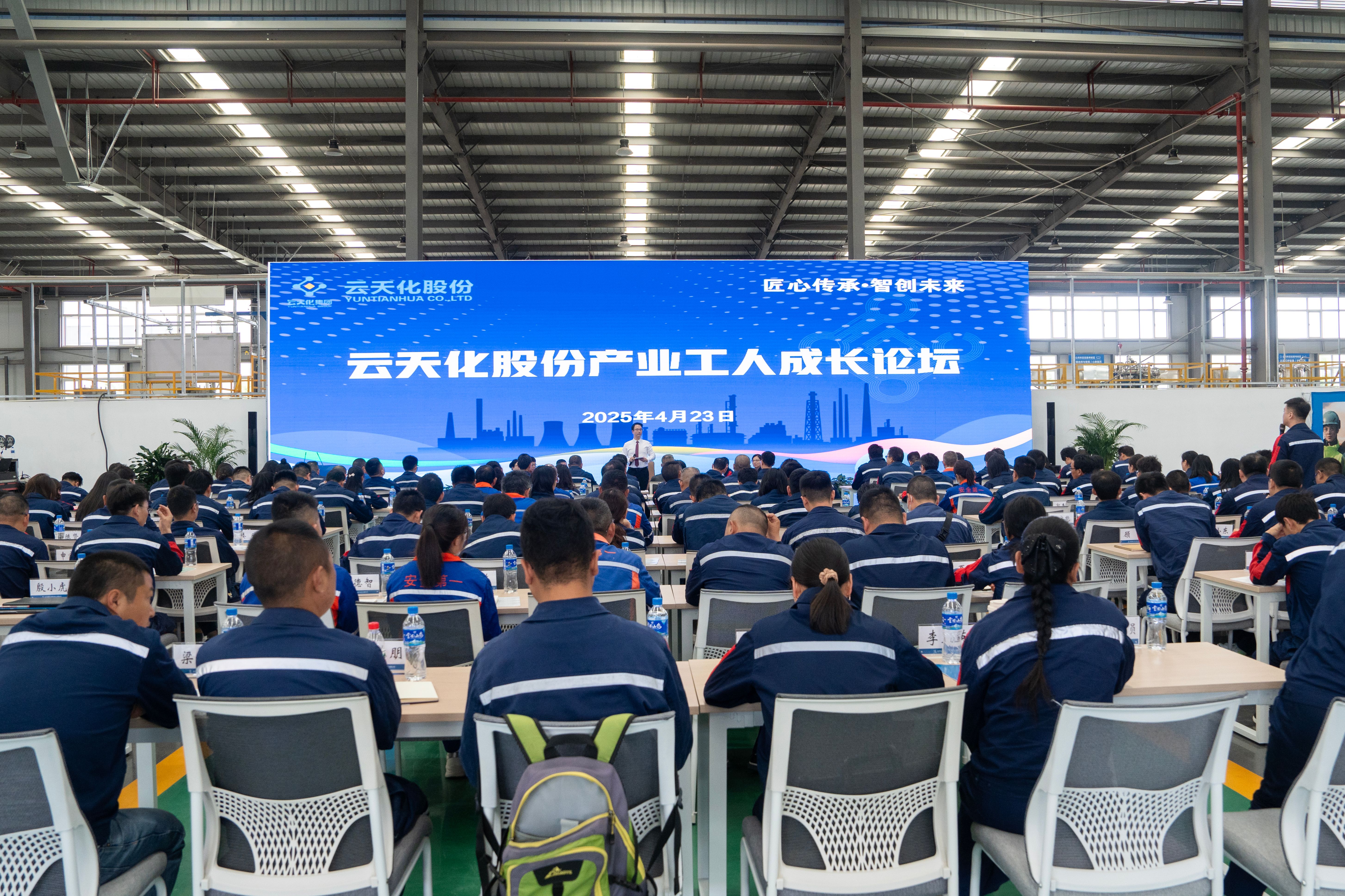 產(chǎn)業(yè)工人成長論壇（攝影 黃天華）(1).jpg