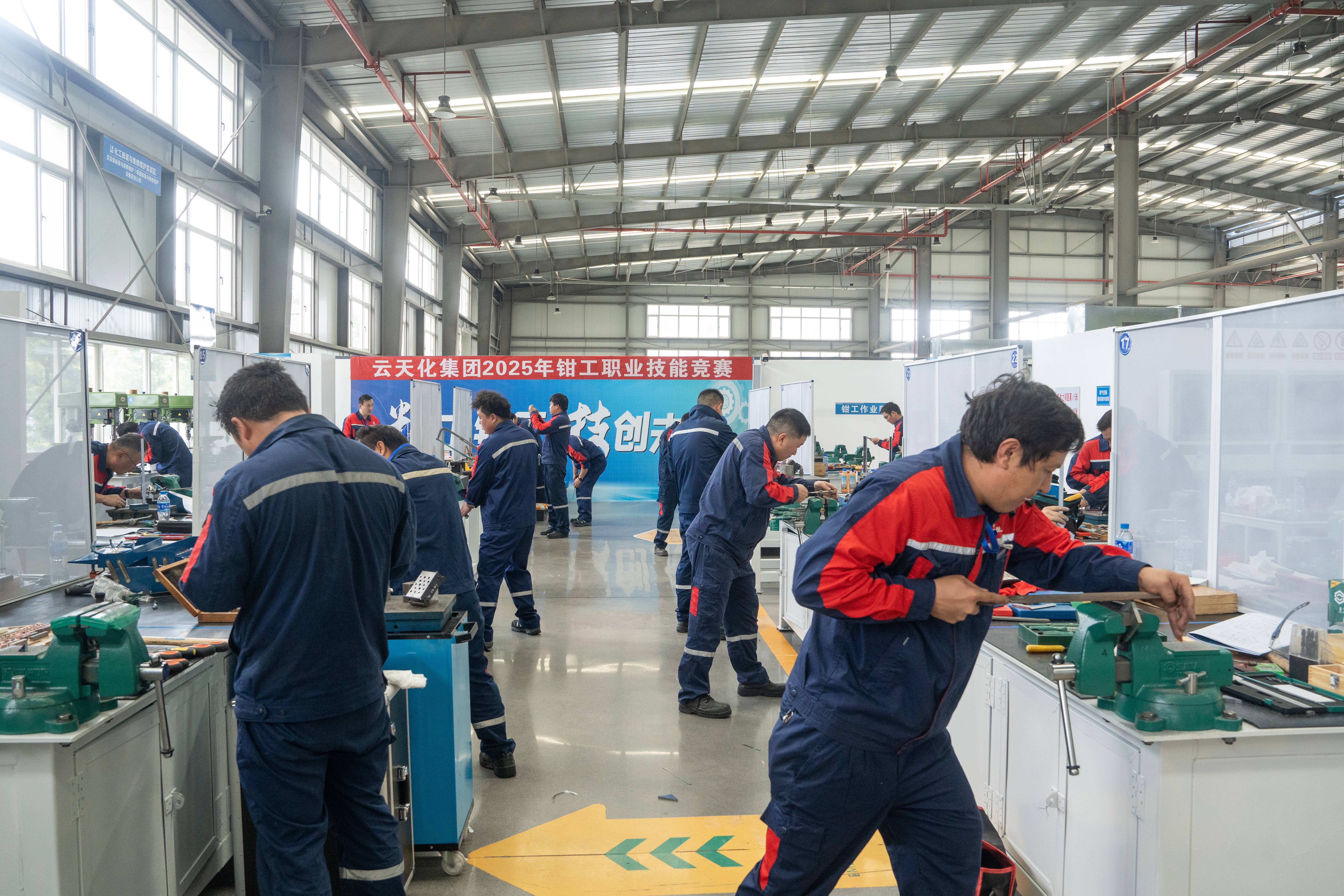 2025年云天化集團鉗工職業(yè)技能競賽1（攝影 黃天華）(1).jpg